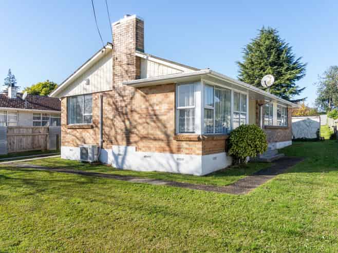106 Sunset Road, Mangakakahi