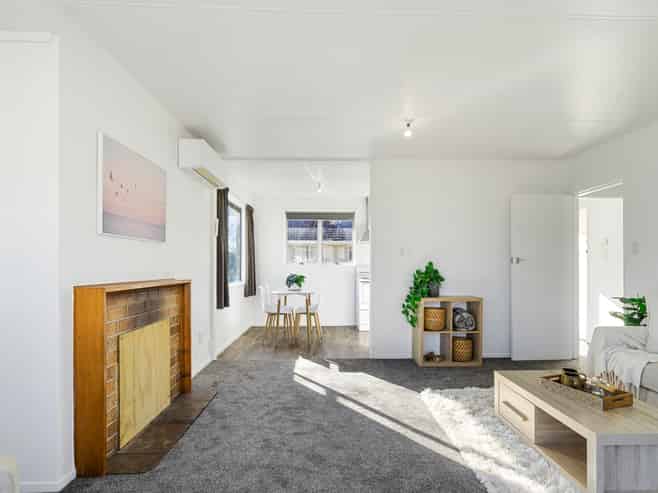106 Sunset Road, Mangakakahi