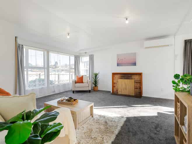 106 Sunset Road, Mangakakahi