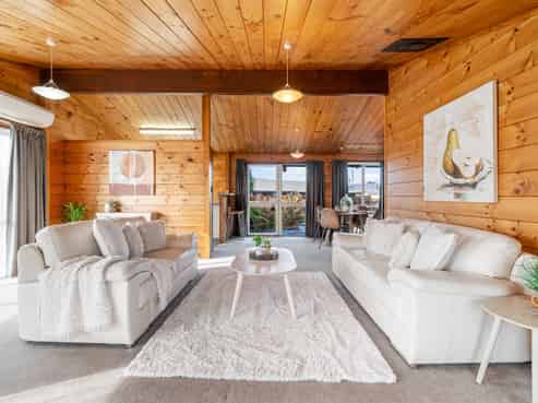 2 Bata Place, Pomare