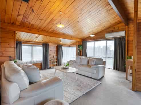 2 Bata Place, Pomare