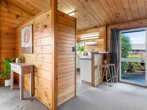 2 Bata Place, Pomare