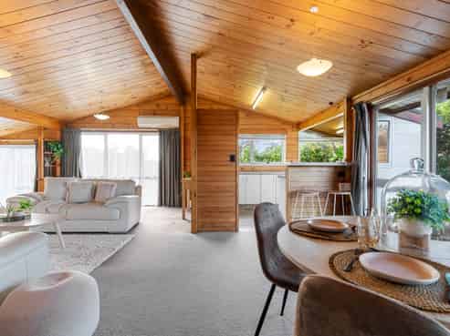 2 Bata Place, Pomare