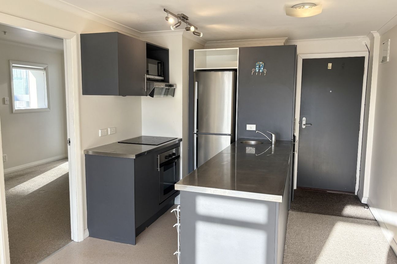 First Week Rent Free! 2-Bedroom Apartment in the Heart of Wellington City - Vista 3
