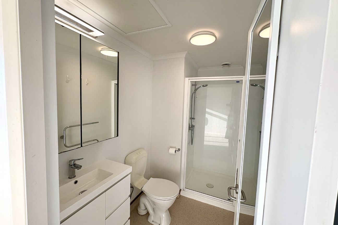 First Week Rent Free! 2-Bedroom Apartment in the Heart of Wellington City - Vista 4