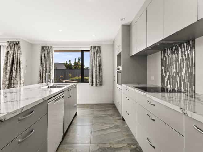 11 Sixty Mile Close, Frimley