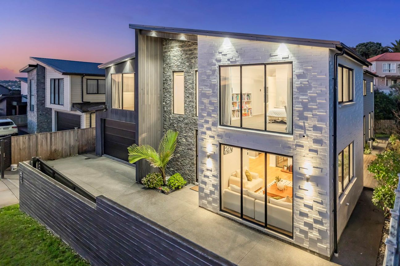 Luxury Almost New Residence Prestigious Pinehill - View 3