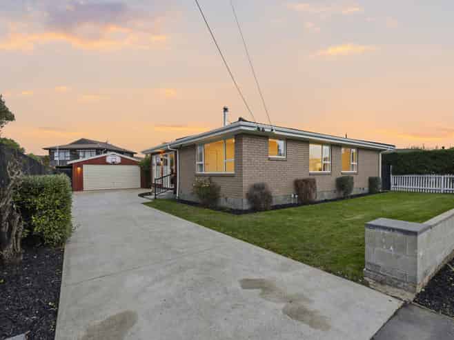 274 Lake Terrace Road, Shirley