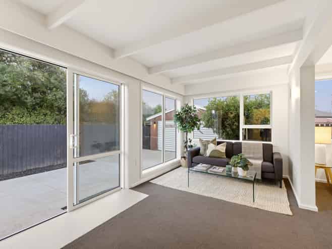 274 Lake Terrace Road, Shirley