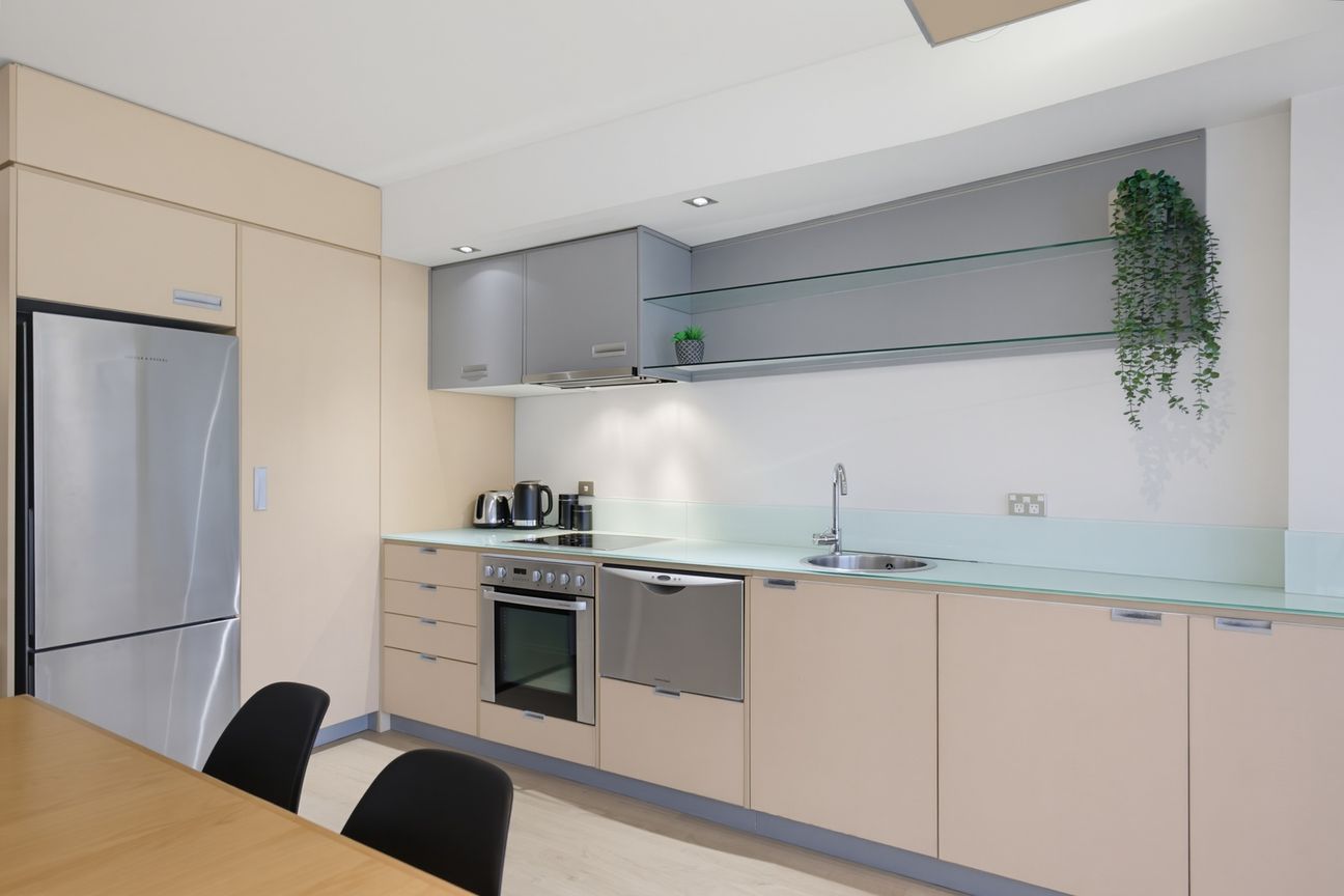 Northfacing Sunny CBD apartment at a great price! - Vista 4