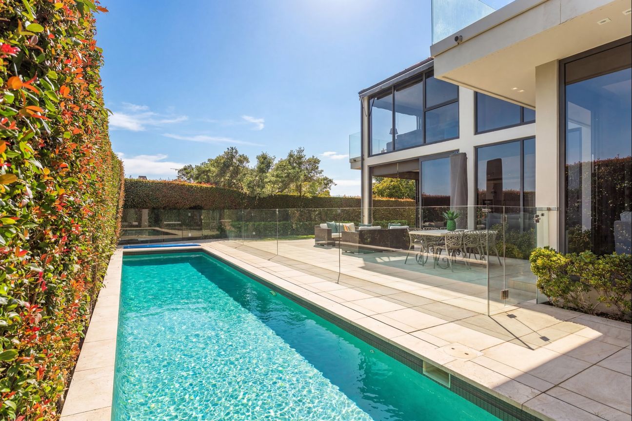 Final days - Elevated luxury with harbour views - Mehr