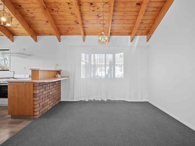 8 Chequers Avenue, Chartwell