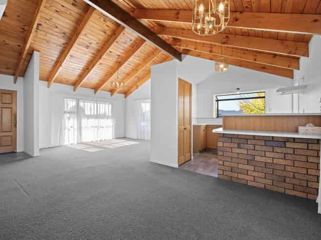 8 Chequers Avenue, Chartwell