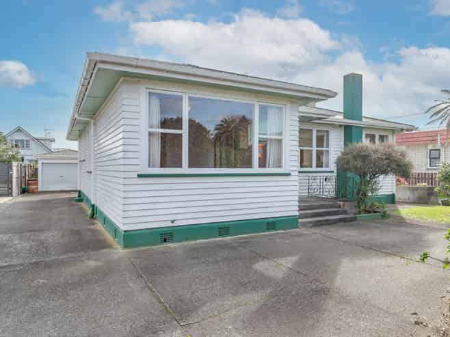 115 Bartholomew Road, Levin