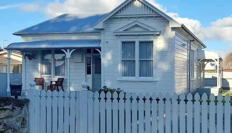 2/706 Charles Street, Raureka