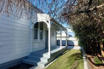 2/706 Charles Street, Raureka