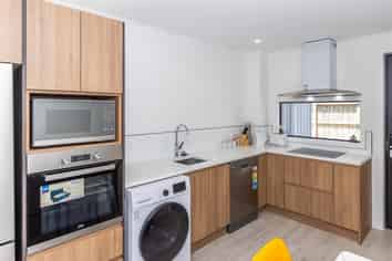 2/18 May Street, Hamilton East