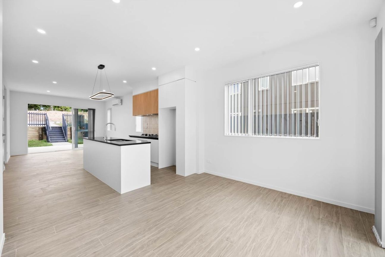 Brand New 3-Bedroom 2.5-Bathroom Corner Home in Drury - Pogled 6