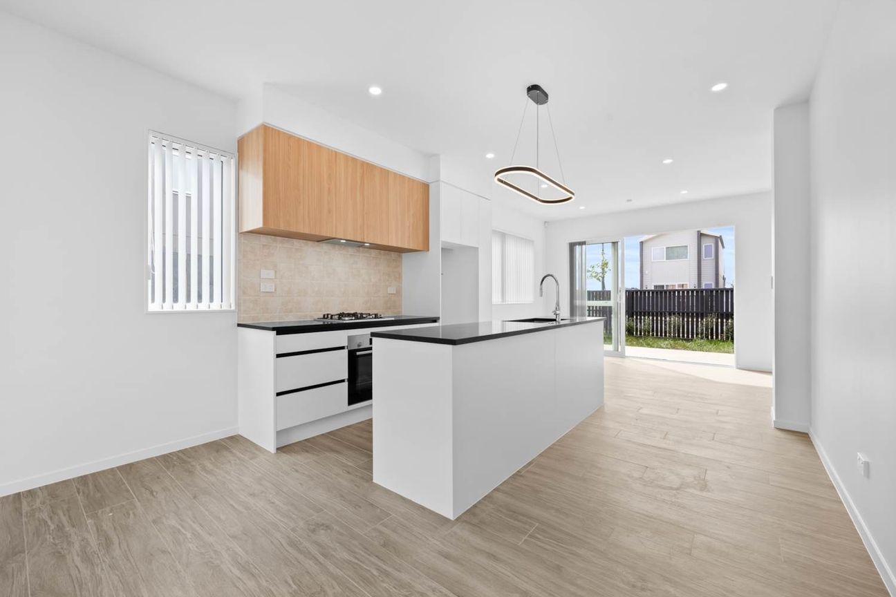 Brand New 3-Bedroom 2.5-Bathroom Corner Home in Drury - Pogled 4