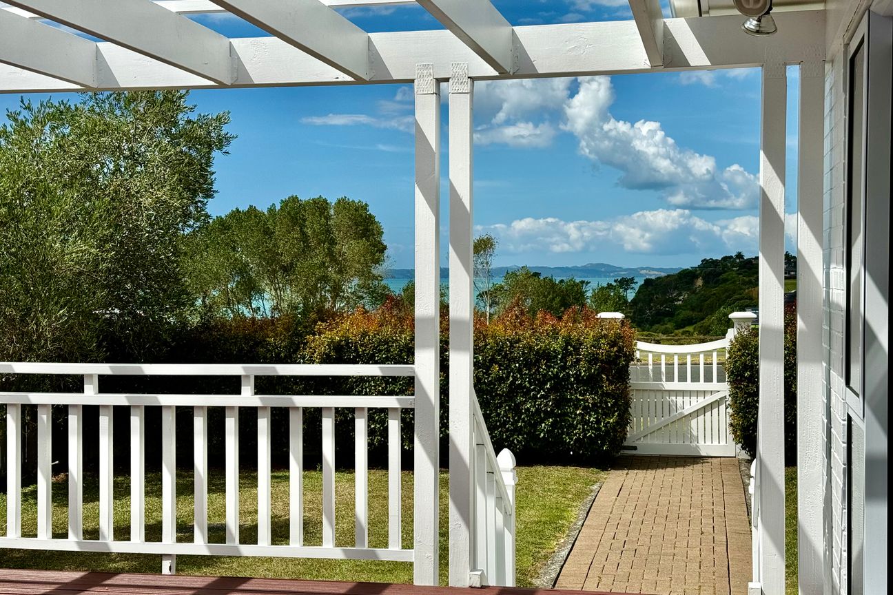 Sea & school views - opposite Macleans - Widok 3