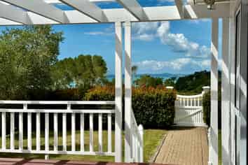 19 Macleans Rd, Bucklands Beach
