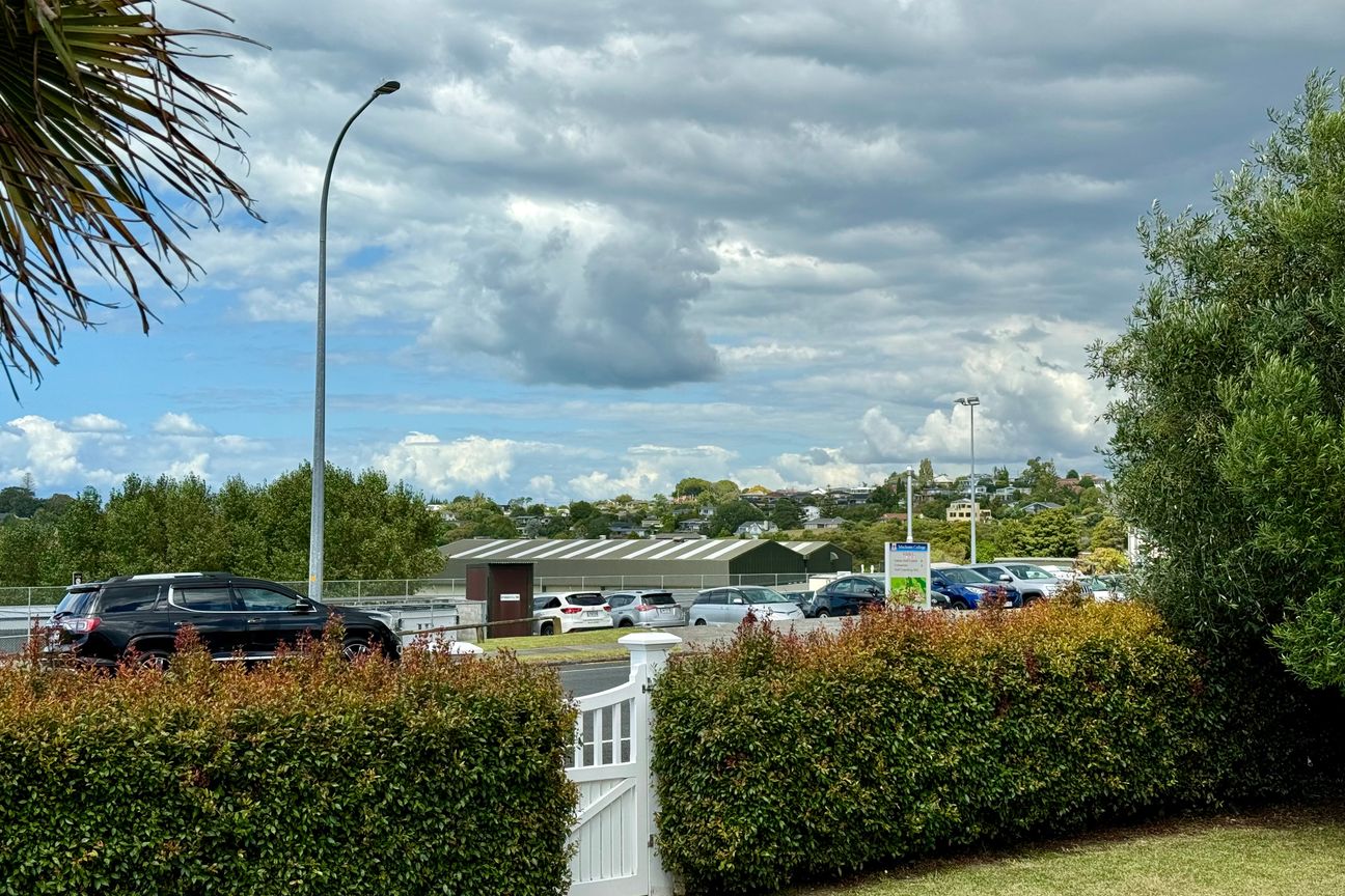 Sea & school views - opposite Macleans - Widok 5