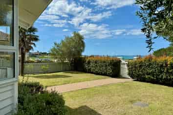 19 Macleans Rd, Bucklands Beach