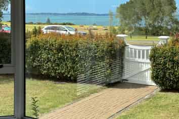 19 Macleans Rd, Bucklands Beach