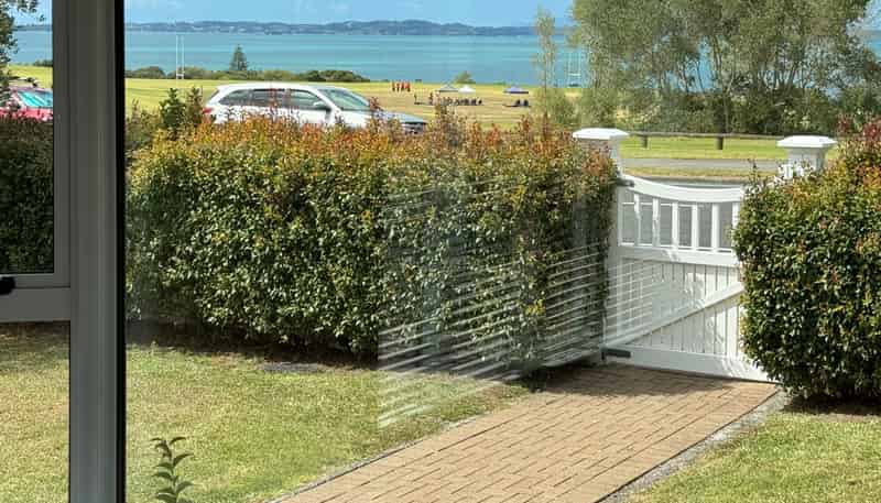19 Macleans Rd, Bucklands Beach