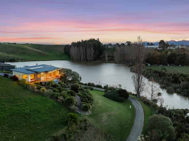 12 Lake View Place, Fairhall