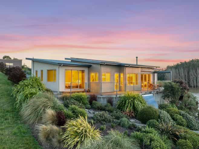 12 Lake View Place, Fairhall