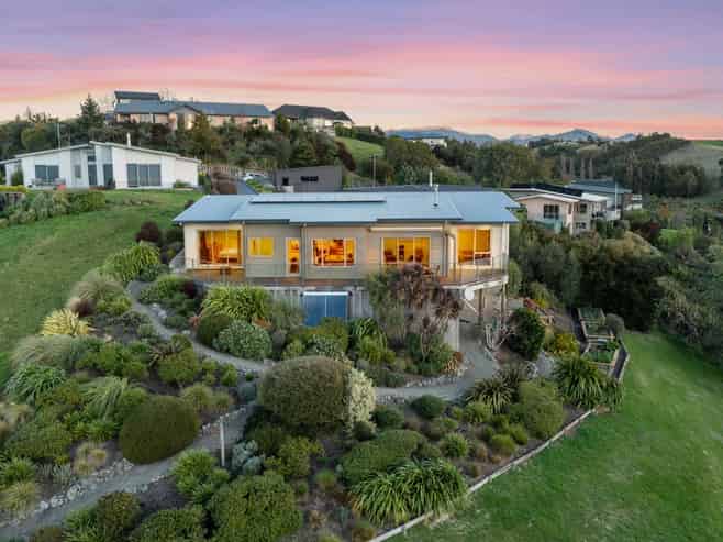 12 Lake View Place, Fairhall