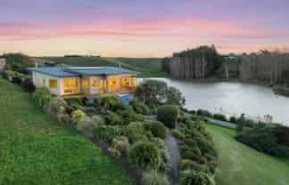 12 Lake View Place, Fairhall