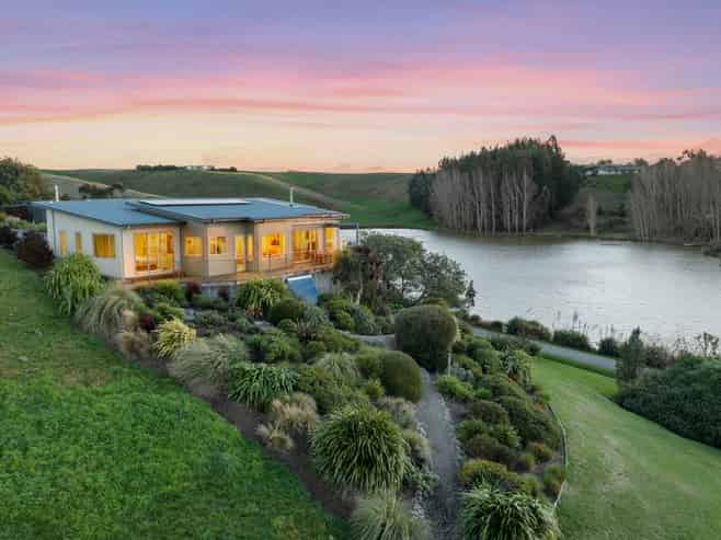 12 Lake View Place, Fairhall