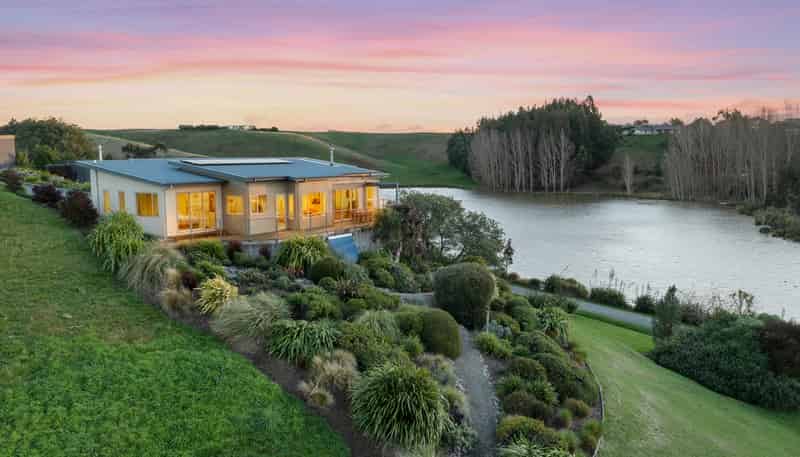 12 Lake View Place, Fairhall