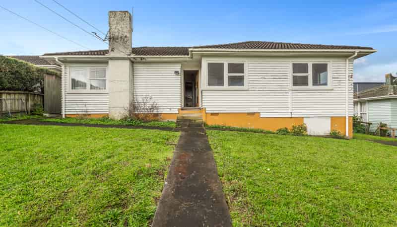 37 Featherston Crescent, Otara