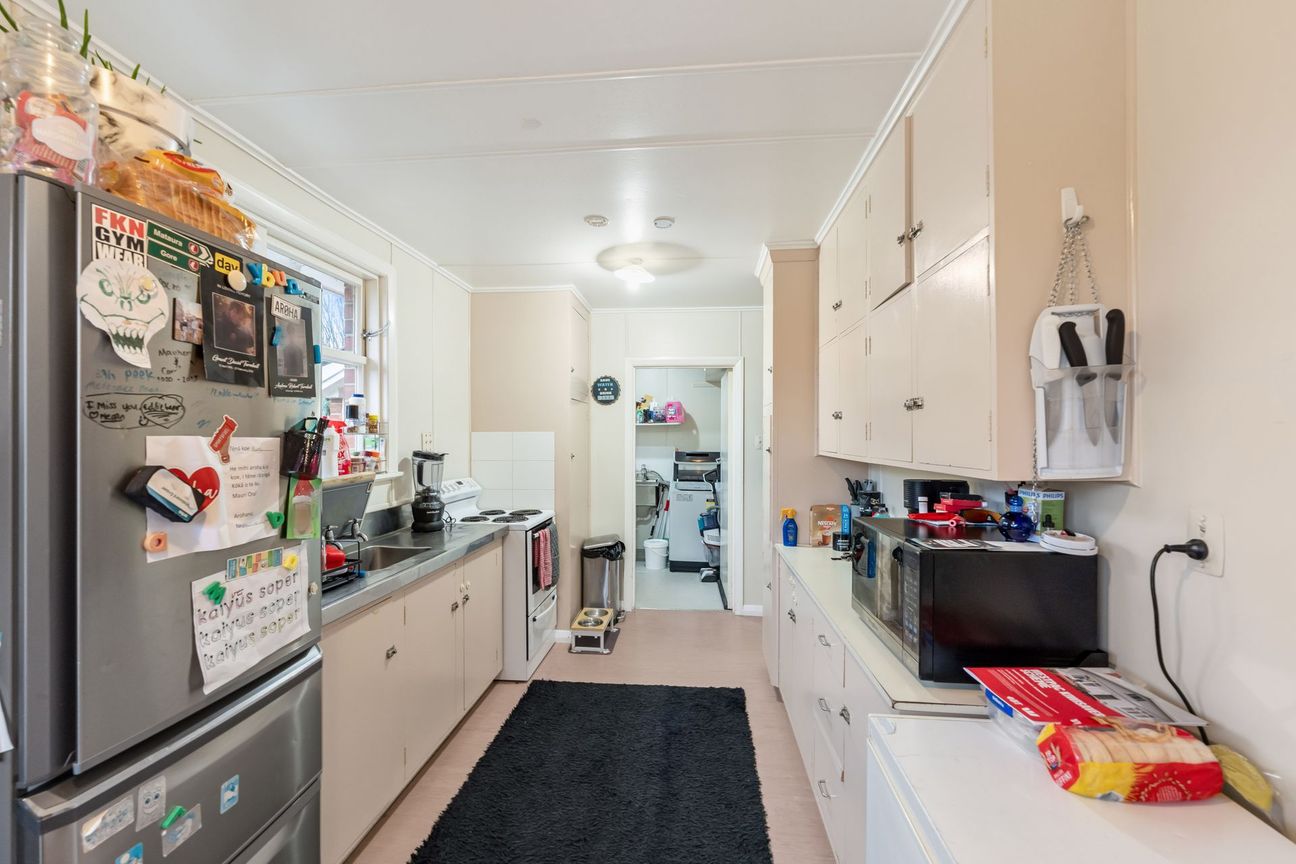 Affordable Brick Home on a Generous Section - Widok 4