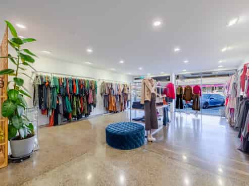 Freehold investment or development opportunity