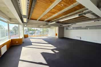 SUN-FILLED PONSONBY OFFICE WITH BALCONY
