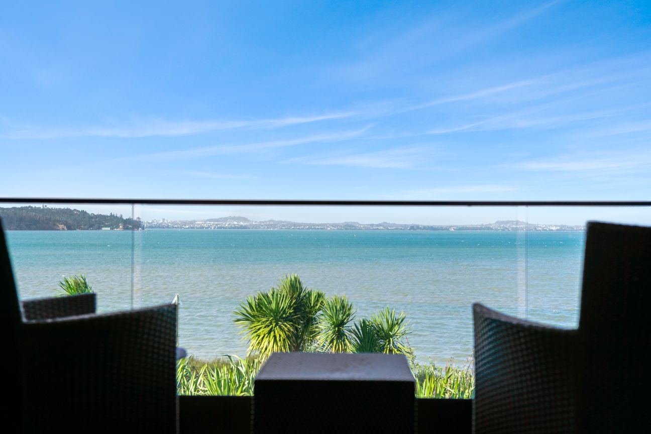 Luxurious Waterfront Living – pohled 2