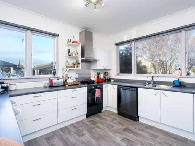490 Tay Street, HAWTHORNDALE