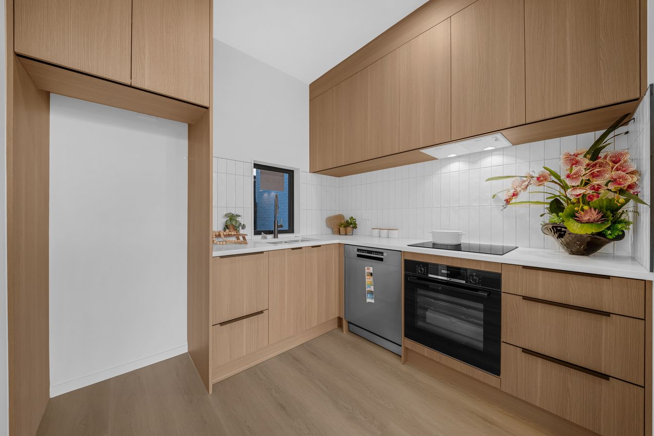 Premium New Build with Reserve Views! – další