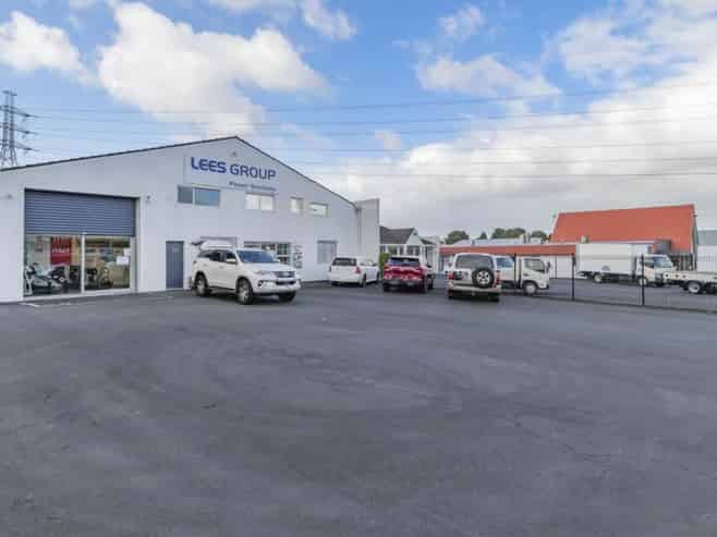 High-profile yard and warehouse