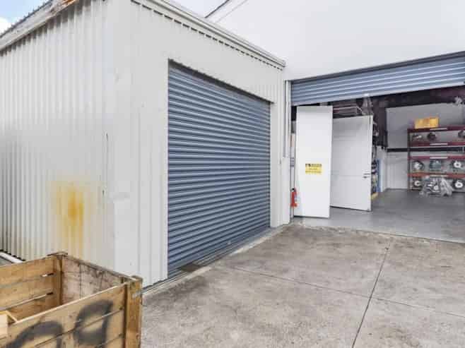 High-profile yard and warehouse