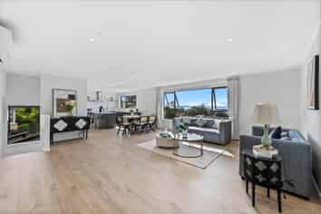 2/14 Clifton Road, Waiake