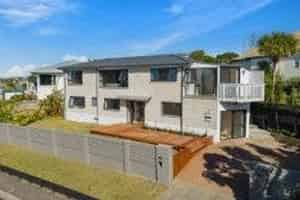 2/14 Clifton Road, Waiake