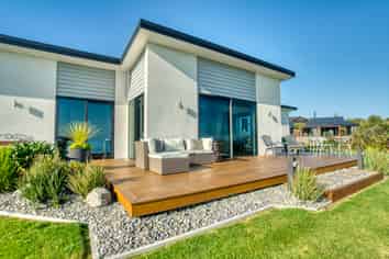 14 Tasman View Road, Paroa