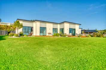14 Tasman View Road, Paroa