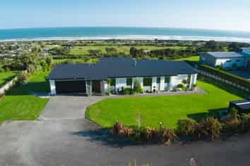 14 Tasman View Road, Paroa