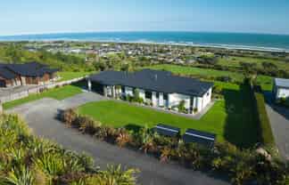 14 Tasman View Road, Paroa